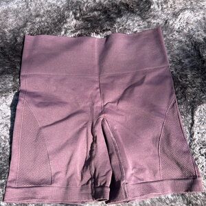 Lululemon ebb to street short 4-6 maroon